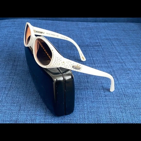 FOSSIL Cat. No. 2 sunglasses.White frame w rhinestones display picture 2
